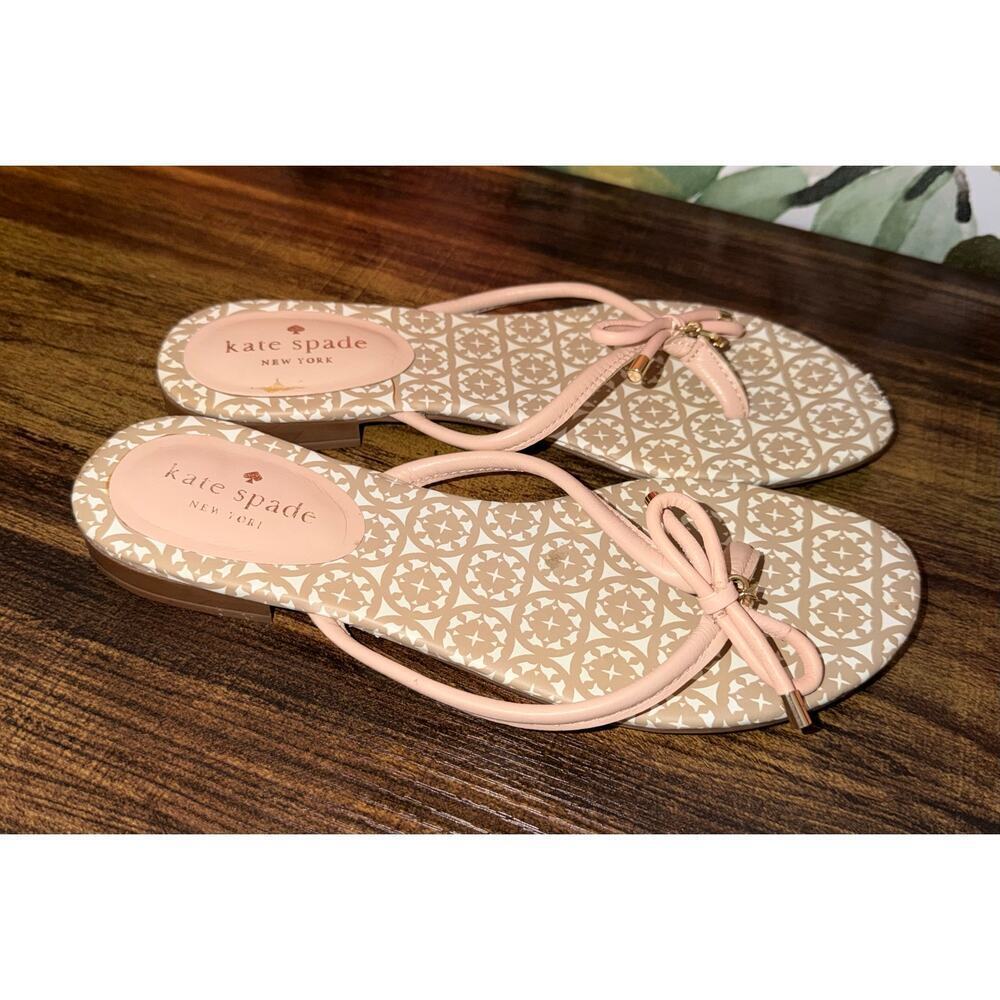 Kate Spade New York Bow Thong Sandals Pink Logo Print Size 7.5M Women’s